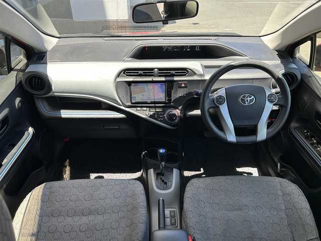 トヨタ アクア S 静岡県 2014(平26)年 10.1万km スーパーレッドⅤ エクリプスメモリナビ/フルセグＴＶ/ＢＬＵＥＴＯＯＴＨオーディオ/ＤＶＤ再生/バックカメラ/ドラレコ/プッシュスタート/スマートキー/オートエアコン/ヘッドライトレベライザー/電動格納ミラー/アイドリングストップ/OPスペアタイヤ