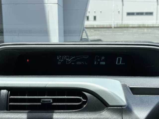 トヨタ アクア S 静岡県 2014(平26)年 10.1万km スーパーレッドⅤ エクリプスメモリナビ/フルセグＴＶ/ＢＬＵＥＴＯＯＴＨオーディオ/ＤＶＤ再生/バックカメラ/ドラレコ/プッシュスタート/スマートキー/オートエアコン/ヘッドライトレベライザー/電動格納ミラー/アイドリングストップ/OPスペアタイヤ