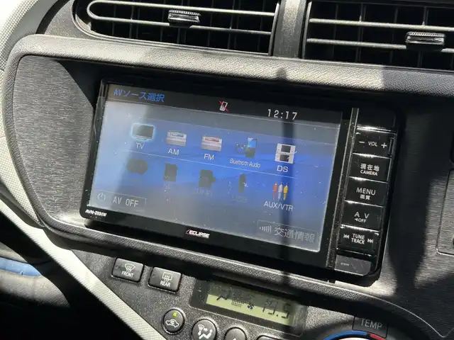 トヨタ アクア S 静岡県 2014(平26)年 10.1万km スーパーレッドⅤ エクリプスメモリナビ/フルセグＴＶ/ＢＬＵＥＴＯＯＴＨオーディオ/ＤＶＤ再生/バックカメラ/ドラレコ/プッシュスタート/スマートキー/オートエアコン/ヘッドライトレベライザー/電動格納ミラー/アイドリングストップ/OPスペアタイヤ