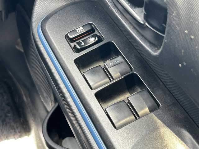 トヨタ アクア S 静岡県 2014(平26)年 10.1万km スーパーレッドⅤ エクリプスメモリナビ/フルセグＴＶ/ＢＬＵＥＴＯＯＴＨオーディオ/ＤＶＤ再生/バックカメラ/ドラレコ/プッシュスタート/スマートキー/オートエアコン/ヘッドライトレベライザー/電動格納ミラー/アイドリングストップ/OPスペアタイヤ