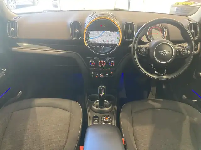 ＭＩＮＩ ＢＭＷ ミニ クロスオーバー クーパー D 熊本県 2020(令2)年 4.1万km ミッドナイト・ブラック・メタリック ・スマートキー/・プッシュスタート/・インテリジェントセーフティ/・PDC自動起動/・パーキングアシスト/・クルーズコントロール(追従式)/・純正HDDナビ/　【Bluetooth・USB・MSV】/・バックカメラ/・ETC/・パワーバックドア/・LEDヘッドランプ/・LEDフォグランプ/・UKテール/・純正マット/・保証書/取説