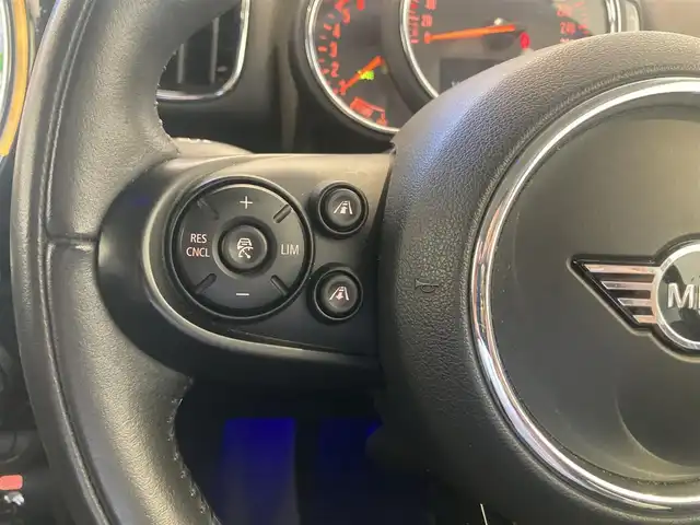ＭＩＮＩ ＢＭＷ ミニ クロスオーバー クーパー D 熊本県 2020(令2)年 4.1万km ミッドナイト・ブラック・メタリック ・スマートキー/・プッシュスタート/・インテリジェントセーフティ/・PDC自動起動/・パーキングアシスト/・クルーズコントロール(追従式)/・純正HDDナビ/　【Bluetooth・USB・MSV】/・バックカメラ/・ETC/・パワーバックドア/・LEDヘッドランプ/・LEDフォグランプ/・UKテール/・純正マット/・保証書/取説