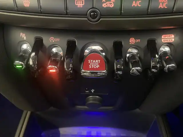 ＭＩＮＩ ＢＭＷ ミニ クロスオーバー クーパー D 熊本県 2020(令2)年 4.1万km ミッドナイト・ブラック・メタリック ・スマートキー/・プッシュスタート/・インテリジェントセーフティ/・PDC自動起動/・パーキングアシスト/・クルーズコントロール(追従式)/・純正HDDナビ/　【Bluetooth・USB・MSV】/・バックカメラ/・ETC/・パワーバックドア/・LEDヘッドランプ/・LEDフォグランプ/・UKテール/・純正マット/・保証書/取説