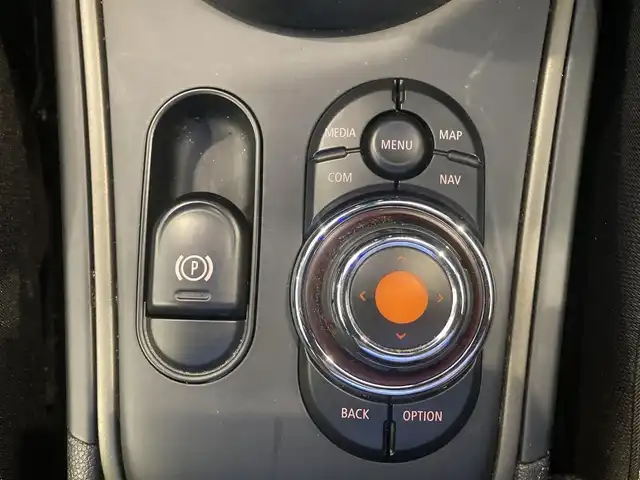ＭＩＮＩ ＢＭＷ ミニ クロスオーバー クーパー D 熊本県 2020(令2)年 4.1万km ミッドナイト・ブラック・メタリック ・スマートキー/・プッシュスタート/・インテリジェントセーフティ/・PDC自動起動/・パーキングアシスト/・クルーズコントロール(追従式)/・純正HDDナビ/　【Bluetooth・USB・MSV】/・バックカメラ/・ETC/・パワーバックドア/・LEDヘッドランプ/・LEDフォグランプ/・UKテール/・純正マット/・保証書/取説