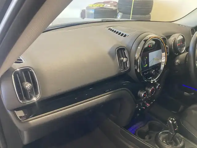 ＭＩＮＩ ＢＭＷ ミニ クロスオーバー クーパー D 熊本県 2020(令2)年 4.1万km ミッドナイト・ブラック・メタリック ・スマートキー/・プッシュスタート/・インテリジェントセーフティ/・PDC自動起動/・パーキングアシスト/・クルーズコントロール(追従式)/・純正HDDナビ/　【Bluetooth・USB・MSV】/・バックカメラ/・ETC/・パワーバックドア/・LEDヘッドランプ/・LEDフォグランプ/・UKテール/・純正マット/・保証書/取説