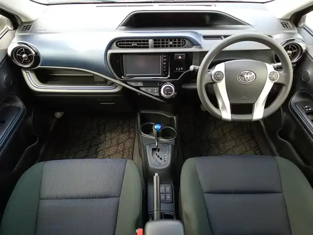 トヨタ アクア S 福井県 2015(平27)年 6.5万km コバルトブルーメタリック ディーラーオプションナビ（NSCP-W64）/・（ワンセグTV/CD/DVD/Bluetooth）/バックカメラ/ビルトインETC/ステアリングスイッチ/オートLEDライト/電動格納ウィンカーミラー/スタッドレスタイヤ積込/スマートキー