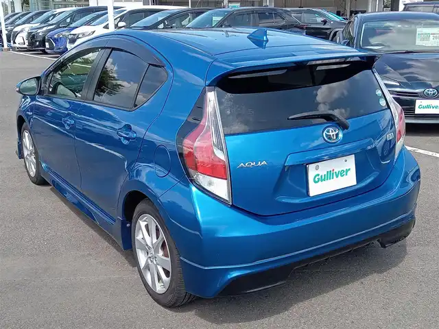 トヨタ アクア S 福井県 2015(平27)年 6.5万km コバルトブルーメタリック ディーラーオプションナビ（NSCP-W64）/・（ワンセグTV/CD/DVD/Bluetooth）/バックカメラ/ビルトインETC/ステアリングスイッチ/オートLEDライト/電動格納ウィンカーミラー/スタッドレスタイヤ積込/スマートキー