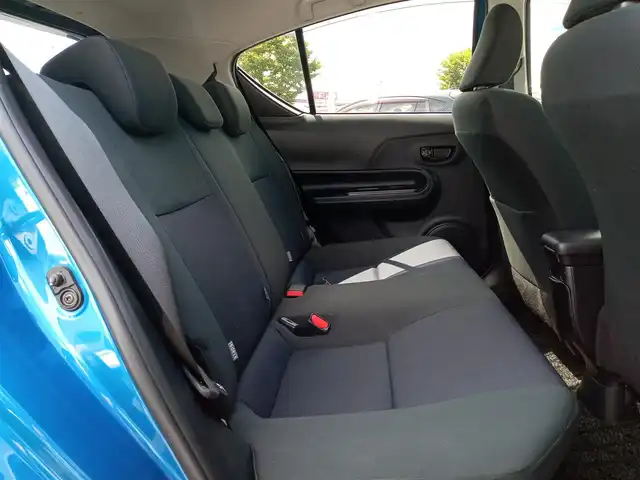 トヨタ アクア S 福井県 2015(平27)年 6.5万km コバルトブルーメタリック ディーラーオプションナビ（NSCP-W64）/・（ワンセグTV/CD/DVD/Bluetooth）/バックカメラ/ビルトインETC/ステアリングスイッチ/オートLEDライト/電動格納ウィンカーミラー/スタッドレスタイヤ積込/スマートキー