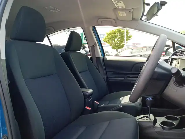 トヨタ アクア S 福井県 2015(平27)年 6.5万km コバルトブルーメタリック ディーラーオプションナビ（NSCP-W64）/・（ワンセグTV/CD/DVD/Bluetooth）/バックカメラ/ビルトインETC/ステアリングスイッチ/オートLEDライト/電動格納ウィンカーミラー/スタッドレスタイヤ積込/スマートキー
