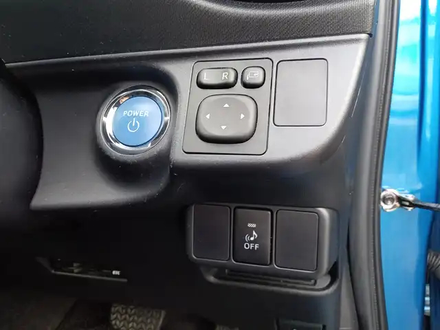 トヨタ アクア S 福井県 2015(平27)年 6.5万km コバルトブルーメタリック ディーラーオプションナビ（NSCP-W64）/・（ワンセグTV/CD/DVD/Bluetooth）/バックカメラ/ビルトインETC/ステアリングスイッチ/オートLEDライト/電動格納ウィンカーミラー/スタッドレスタイヤ積込/スマートキー
