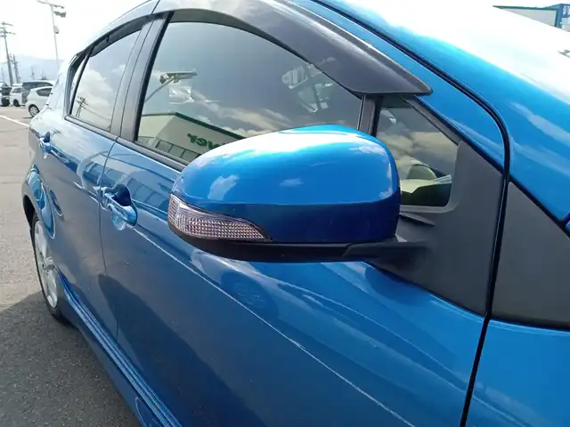 トヨタ アクア S 福井県 2015(平27)年 6.5万km コバルトブルーメタリック ディーラーオプションナビ（NSCP-W64）/・（ワンセグTV/CD/DVD/Bluetooth）/バックカメラ/ビルトインETC/ステアリングスイッチ/オートLEDライト/電動格納ウィンカーミラー/スタッドレスタイヤ積込/スマートキー