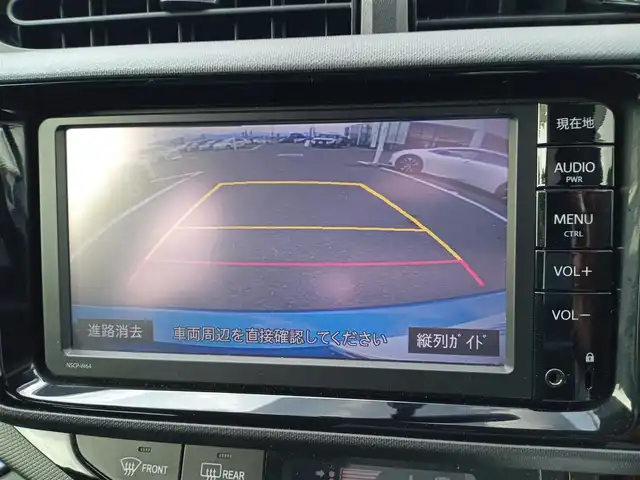 トヨタ アクア S 福井県 2015(平27)年 6.5万km コバルトブルーメタリック ディーラーオプションナビ（NSCP-W64）/・（ワンセグTV/CD/DVD/Bluetooth）/バックカメラ/ビルトインETC/ステアリングスイッチ/オートLEDライト/電動格納ウィンカーミラー/スタッドレスタイヤ積込/スマートキー
