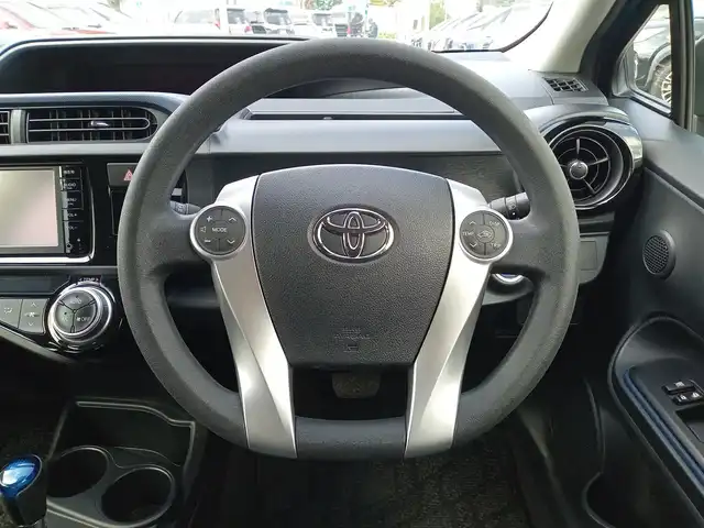 トヨタ アクア S 福井県 2015(平27)年 6.5万km コバルトブルーメタリック ディーラーオプションナビ（NSCP-W64）/・（ワンセグTV/CD/DVD/Bluetooth）/バックカメラ/ビルトインETC/ステアリングスイッチ/オートLEDライト/電動格納ウィンカーミラー/スタッドレスタイヤ積込/スマートキー