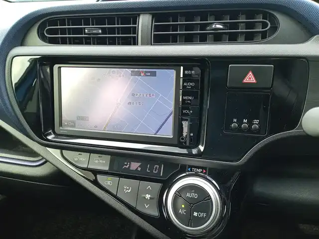 トヨタ アクア S 福井県 2015(平27)年 6.5万km コバルトブルーメタリック ディーラーオプションナビ（NSCP-W64）/・（ワンセグTV/CD/DVD/Bluetooth）/バックカメラ/ビルトインETC/ステアリングスイッチ/オートLEDライト/電動格納ウィンカーミラー/スタッドレスタイヤ積込/スマートキー