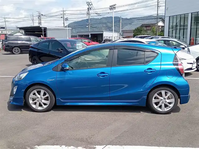 トヨタ アクア S 福井県 2015(平27)年 6.5万km コバルトブルーメタリック ディーラーオプションナビ（NSCP-W64）/・（ワンセグTV/CD/DVD/Bluetooth）/バックカメラ/ビルトインETC/ステアリングスイッチ/オートLEDライト/電動格納ウィンカーミラー/スタッドレスタイヤ積込/スマートキー
