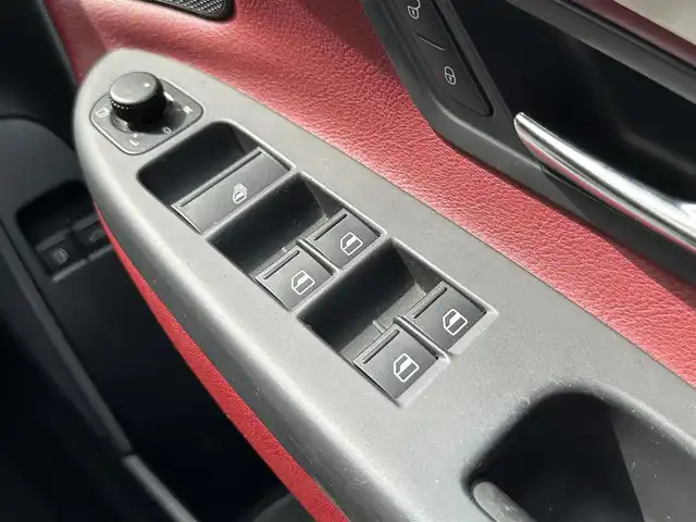 フォルクスワーゲン イオス 2．0T 愛知県 2007(平19)年 5.8万km シルバーエッセンスM ワンオーナー/電動オープン/バックソナー/クルーズコントロール/リモコンキー/ＡＡＣ/HDDナビ/ウィンカーミラー/電動サンルーフ/純正革シート/ETC/純正フォグランプ/ボンネットエアサス/保証書/取扱説明書
