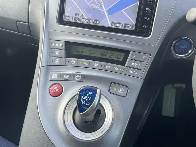 トヨタ プリウス S 長崎県 2014(平26)年 10.1万km ホワイトパールクリスタルシャイン (株)IDOMが運営する【じしゃロン長崎店】の自社ローン専用車両になりますこちらは現金またはオートローンご利用時の価格です。自社ローンご希望の方は別途その旨お申付け下さい/ナビ　/バックカメラ　/フルセグ　/Ｂｌｕｅｔｏｏｔｈ　/ＨＩＤヘッドライト　/オートライト　/フロントソナー　/電動格納ミラー　/ＥＴＣ　/プッシュスタート　/スマートキー　/スペアキー　/カーテンエアバック