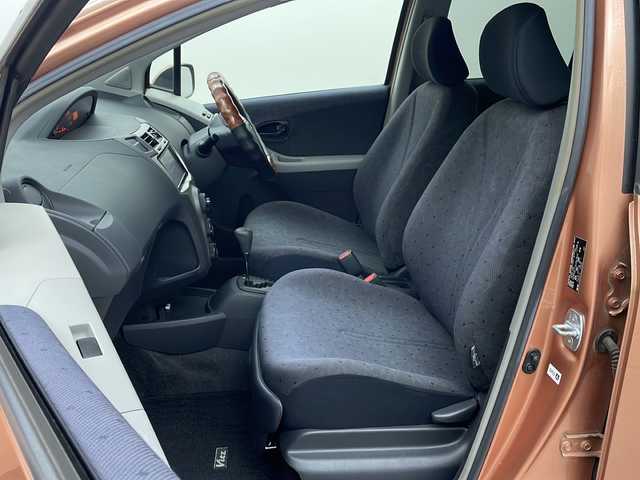 トヨタ ヴィッツ F 栃木県 2007(平19)年 6.8万km ノーブルパールマイカ 純正ナビ/（BT/フルセグ/AM/FM）/電動格納ミラー/純正フロアマット/リモコンキー/スペアキー