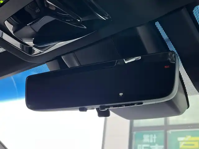 トヨタ ハリアー ハイブリッド Z レザーパッケージ 奈良県 2023(令5)年 1.4万km プラチナホワイトパールマイカ ワンオーナー/純正12.3インチディスプレイオーディオ/（フルセグ/BT/AppleCarPlay/AndroidAuto)/JBLプレミアムサウンドシステム/パノラマルーフ/レーダークルーズコントロール/パノラミックビューモニター/ブラインドスポットモニター/前後コーナーセンサー/プリクラッシュセーフティ/レーンキープアシスト/パワーパックドア/レザーシート（ブラック）/運転席メモリーシート/前席パワーシート/前席シートヒーター、エアーシート/運転席オートスライドアウェイ/ステアリングヒーター/ヘッドアップディスプレイ/ETC2.0/前方ドライブレコーダー/純正19インチAW/保証書/取り扱い説明書/スペアキーX1