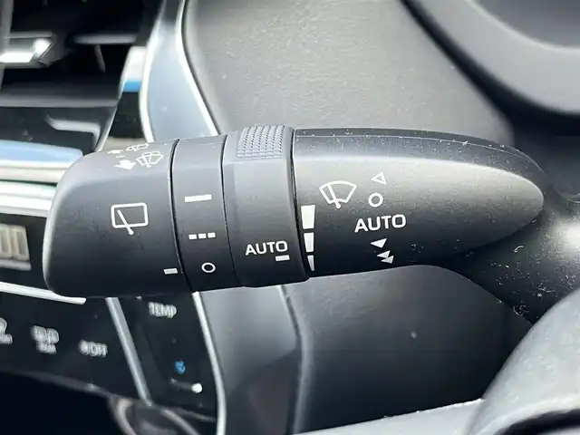 トヨタ ハリアー ハイブリッド Z レザーパッケージ 奈良県 2023(令5)年 1.4万km プラチナホワイトパールマイカ ワンオーナー/純正12.3インチディスプレイオーディオ/（フルセグ/BT/AppleCarPlay/AndroidAuto)/JBLプレミアムサウンドシステム/パノラマルーフ/レーダークルーズコントロール/パノラミックビューモニター/ブラインドスポットモニター/前後コーナーセンサー/プリクラッシュセーフティ/レーンキープアシスト/パワーパックドア/レザーシート（ブラック）/運転席メモリーシート/前席パワーシート/前席シートヒーター、エアーシート/運転席オートスライドアウェイ/ステアリングヒーター/ヘッドアップディスプレイ/ETC2.0/前方ドライブレコーダー/純正19インチAW/保証書/取り扱い説明書/スペアキーX1