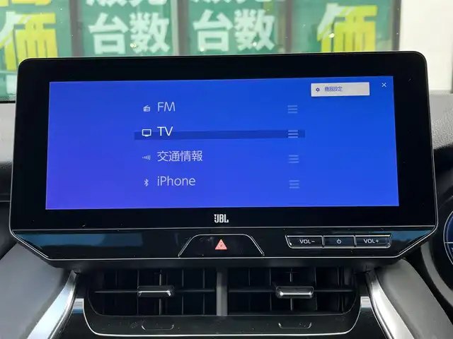 トヨタ ハリアー ハイブリッド Z レザーパッケージ 奈良県 2023(令5)年 1.4万km プラチナホワイトパールマイカ ワンオーナー/純正12.3インチディスプレイオーディオ/（フルセグ/BT/AppleCarPlay/AndroidAuto)/JBLプレミアムサウンドシステム/パノラマルーフ/レーダークルーズコントロール/パノラミックビューモニター/ブラインドスポットモニター/前後コーナーセンサー/プリクラッシュセーフティ/レーンキープアシスト/パワーパックドア/レザーシート（ブラック）/運転席メモリーシート/前席パワーシート/前席シートヒーター、エアーシート/運転席オートスライドアウェイ/ステアリングヒーター/ヘッドアップディスプレイ/ETC2.0/前方ドライブレコーダー/純正19インチAW/保証書/取り扱い説明書/スペアキーX1