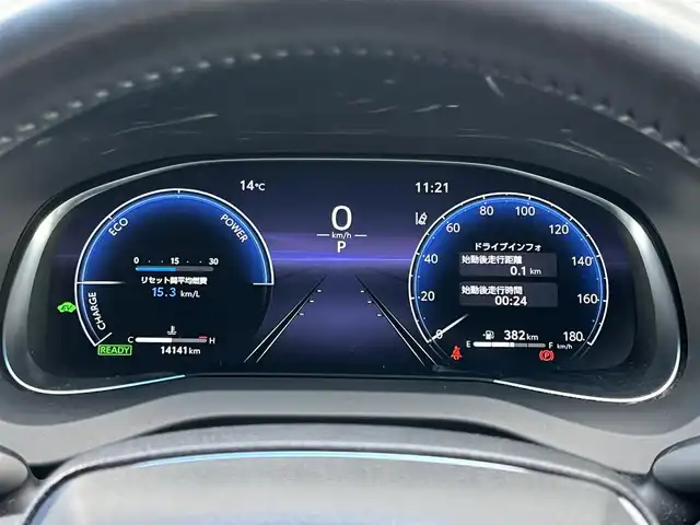 トヨタ ハリアー ハイブリッド Z レザーパッケージ 奈良県 2023(令5)年 1.4万km プラチナホワイトパールマイカ ワンオーナー/純正12.3インチディスプレイオーディオ/（フルセグ/BT/AppleCarPlay/AndroidAuto)/JBLプレミアムサウンドシステム/パノラマルーフ/レーダークルーズコントロール/パノラミックビューモニター/ブラインドスポットモニター/前後コーナーセンサー/プリクラッシュセーフティ/レーンキープアシスト/パワーパックドア/レザーシート（ブラック）/運転席メモリーシート/前席パワーシート/前席シートヒーター、エアーシート/運転席オートスライドアウェイ/ステアリングヒーター/ヘッドアップディスプレイ/ETC2.0/前方ドライブレコーダー/純正19インチAW/保証書/取り扱い説明書/スペアキーX1