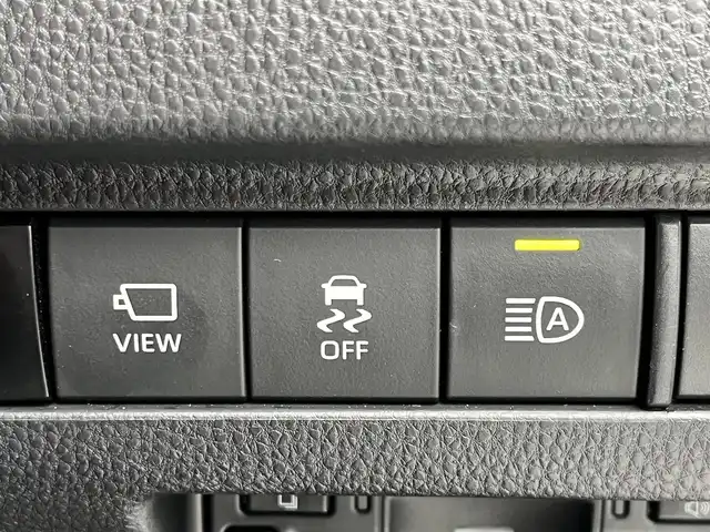 トヨタ ハリアー ハイブリッド Z レザーパッケージ 奈良県 2023(令5)年 1.4万km プラチナホワイトパールマイカ ワンオーナー/純正12.3インチディスプレイオーディオ/（フルセグ/BT/AppleCarPlay/AndroidAuto)/JBLプレミアムサウンドシステム/パノラマルーフ/レーダークルーズコントロール/パノラミックビューモニター/ブラインドスポットモニター/前後コーナーセンサー/プリクラッシュセーフティ/レーンキープアシスト/パワーパックドア/レザーシート（ブラック）/運転席メモリーシート/前席パワーシート/前席シートヒーター、エアーシート/運転席オートスライドアウェイ/ステアリングヒーター/ヘッドアップディスプレイ/ETC2.0/前方ドライブレコーダー/純正19インチAW/保証書/取り扱い説明書/スペアキーX1