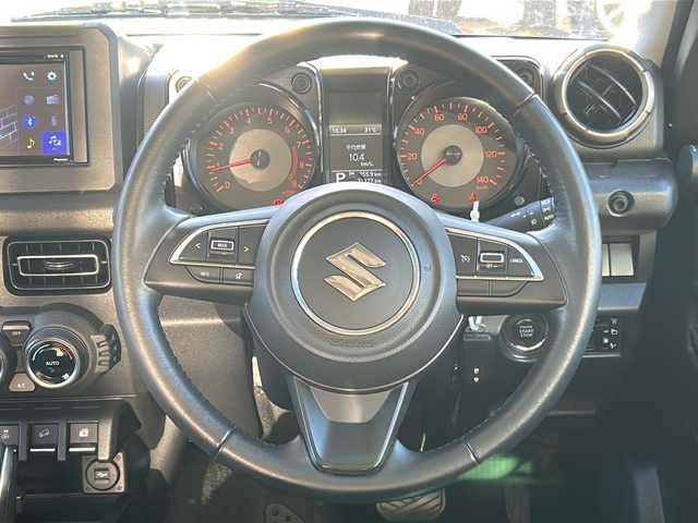 スズキ ジムニー XC 沖縄県 2021(令3)年 2.2万km ブルーイッシュブラックパール3 社外ディスプレイオーディオ（Bluetooth・CD・DVD）/バックカメラ/ドライブレコーダー/ETC/シートヒーター/レーンキープアシスト/衝突軽減システム/オートライト/LEDヘッドライト/ヘッドライトウォッシャー/電動格納ミラー/ステアリングスイッチ/サイドバイザー/マッドフラップ/ウィンカードアミラー