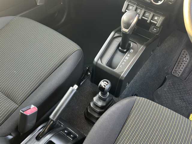 スズキ ジムニー XC 沖縄県 2021(令3)年 2.2万km ブルーイッシュブラックパール3 社外ディスプレイオーディオ（Bluetooth・CD・DVD）/バックカメラ/ドライブレコーダー/ETC/シートヒーター/レーンキープアシスト/衝突軽減システム/オートライト/LEDヘッドライト/ヘッドライトウォッシャー/電動格納ミラー/ステアリングスイッチ/サイドバイザー/マッドフラップ/ウィンカードアミラー