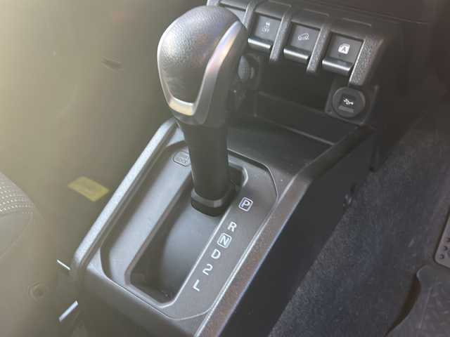 スズキ ジムニー XC 沖縄県 2021(令3)年 2.2万km ブルーイッシュブラックパール3 社外ディスプレイオーディオ（Bluetooth・CD・DVD）/バックカメラ/ドライブレコーダー/ETC/シートヒーター/レーンキープアシスト/衝突軽減システム/オートライト/LEDヘッドライト/ヘッドライトウォッシャー/電動格納ミラー/ステアリングスイッチ/サイドバイザー/マッドフラップ/ウィンカードアミラー