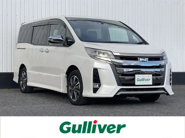 トヨタ ノア Si ダブルバイビーⅢ 千葉県 2020(令2)年 1.9万km ホワイトパールクリスタルシャイン 純正10インチSDナビ/(CD/DVD/Bluetooth/フルセグTV)/バックカメラ/衝突被害軽減システム/車線逸脱警報/クルーズコントロール/ハーフレザーシート/両側パワースライドドア/横滑り防止装置/ビルトインETC2.0/ドライブレコーダー前後/アイドリングストップ/LEDヘッドライト/フォグランプ/オートライト/ウィンカーミラー/純正16インチAW/プッシュスタート/スマートキー/フロアマット/ドアバイザー/スペアキー/取扱説明書/保証書