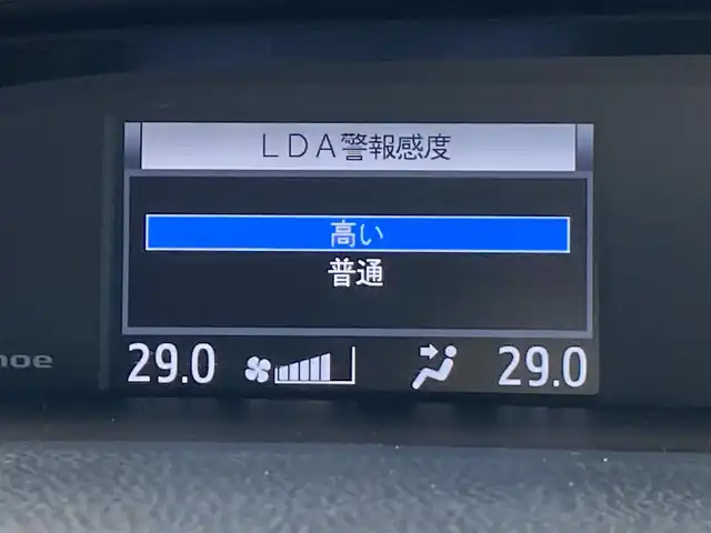 トヨタ ノア Si ダブルバイビーⅢ 千葉県 2020(令2)年 1.9万km ホワイトパールクリスタルシャイン 純正10インチSDナビ/(CD/DVD/Bluetooth/フルセグTV)/バックカメラ/衝突被害軽減システム/車線逸脱警報/クルーズコントロール/ハーフレザーシート/両側パワースライドドア/横滑り防止装置/ビルトインETC2.0/ドライブレコーダー前後/アイドリングストップ/LEDヘッドライト/フォグランプ/オートライト/ウィンカーミラー/純正16インチAW/プッシュスタート/スマートキー/フロアマット/ドアバイザー/スペアキー/取扱説明書/保証書