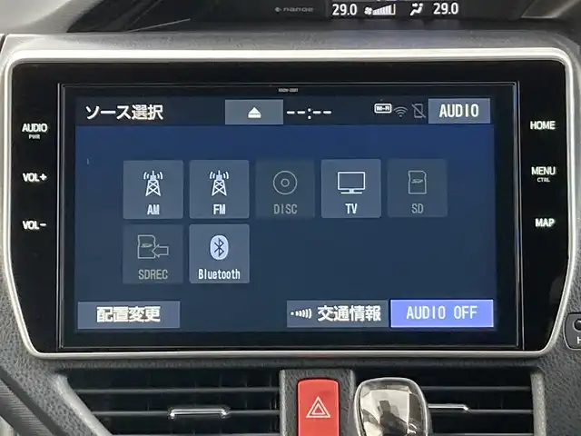 トヨタ ノア Si ダブルバイビーⅢ 千葉県 2020(令2)年 1.9万km ホワイトパールクリスタルシャイン 純正10インチSDナビ/(CD/DVD/Bluetooth/フルセグTV)/バックカメラ/衝突被害軽減システム/車線逸脱警報/クルーズコントロール/ハーフレザーシート/両側パワースライドドア/横滑り防止装置/ビルトインETC2.0/ドライブレコーダー前後/アイドリングストップ/LEDヘッドライト/フォグランプ/オートライト/ウィンカーミラー/純正16インチAW/プッシュスタート/スマートキー/フロアマット/ドアバイザー/スペアキー/取扱説明書/保証書