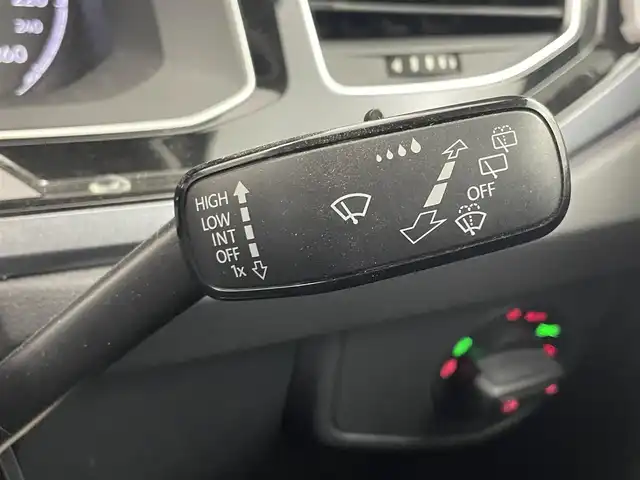フォルクスワーゲン ポロ TSIハイライン 埼玉県 2018(平30)年 4万km シルバー ＤｉｓｃｏｖｅｒＰｒｏパッケージ　純正ナビ　バックカメラ　ドライブレコーダー　ＥＴＣ２．０　アダプティブクルーズコントロール　ＬＥＤヘッドライト　オートライト　プリクラッシュブレーキ　１６インチアルミ