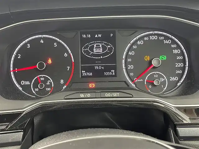 フォルクスワーゲン ポロ TSIハイライン 埼玉県 2018(平30)年 4万km シルバー ＤｉｓｃｏｖｅｒＰｒｏパッケージ　純正ナビ　バックカメラ　ドライブレコーダー　ＥＴＣ２．０　アダプティブクルーズコントロール　ＬＥＤヘッドライト　オートライト　プリクラッシュブレーキ　１６インチアルミ