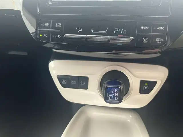 トヨタ プリウス A ツーリングセレクション 愛知県 2016(平28)年 5.8万km ダークブルーマイカM 4WD/トヨタセーフティセンス/衝突回避支援ブレーキサポート/車線逸脱警報機能/純正SDナビTV/DVDビデオ&CD/Bluetoothオーディオ/バックカメラ/レーダークルーズコントロール/ビルトインETC/D&N席シートヒーター/ステアリングスイッチ/LEDヘッドライト/オートライト/オートマチックハイビーム/スマートキー×2ケ/プッシュスタート/カーテンエアバック/純正アルミホイル/純正フロアマット/社外アルミ付きスタッドレスタイヤ積込み
