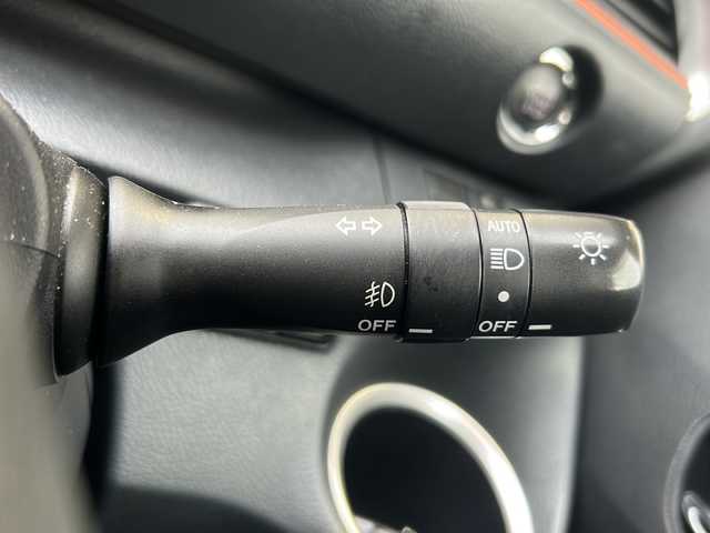 トヨタ シエンタ G クエロ 静岡県 2018(平30)年 5.6万km ホワイトパールクリスタルシャイン 社外ナビ(カロッツェリア)/・CD/DVD/・FM/AM/・フルセグTV/・Bluetooth/・SD/・ミュージックサーバー/主要装備/・バックカメラ/・両側パワースライドドア/・衝突被害軽減システム/・オートハイビーム/・レーンディパーチャーアラート/・先行車発進お知らせ/・ＥＴＣ/・アイドリングストップ/・横滑り防止装置/・ＬＥＤヘッドライト/・ハーフレザー