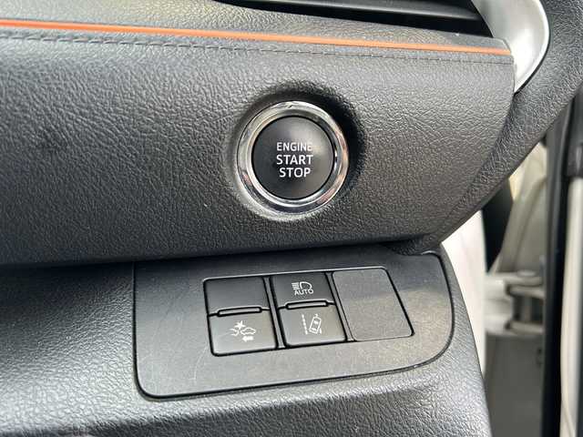 トヨタ シエンタ G クエロ 静岡県 2018(平30)年 5.6万km ホワイトパールクリスタルシャイン 社外ナビ(カロッツェリア)/・CD/DVD/・FM/AM/・フルセグTV/・Bluetooth/・SD/・ミュージックサーバー/主要装備/・バックカメラ/・両側パワースライドドア/・衝突被害軽減システム/・オートハイビーム/・レーンディパーチャーアラート/・先行車発進お知らせ/・ＥＴＣ/・アイドリングストップ/・横滑り防止装置/・ＬＥＤヘッドライト/・ハーフレザー