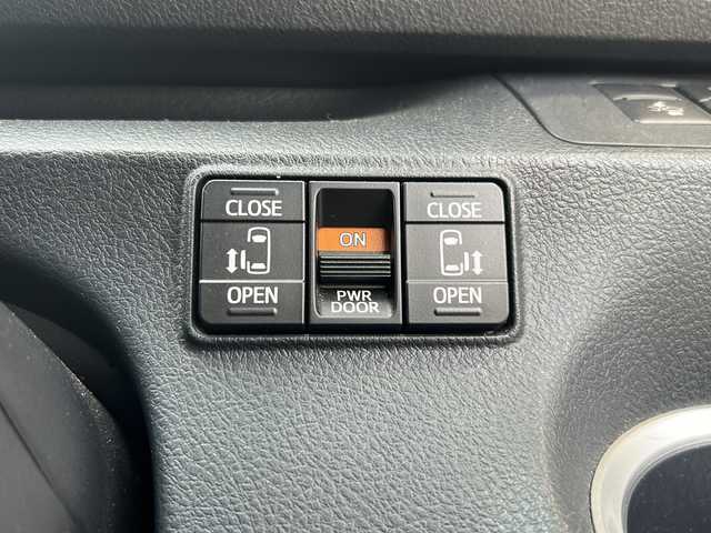トヨタ シエンタ G クエロ 静岡県 2018(平30)年 5.6万km ホワイトパールクリスタルシャイン 社外ナビ(カロッツェリア)/・CD/DVD/・FM/AM/・フルセグTV/・Bluetooth/・SD/・ミュージックサーバー/主要装備/・バックカメラ/・両側パワースライドドア/・衝突被害軽減システム/・オートハイビーム/・レーンディパーチャーアラート/・先行車発進お知らせ/・ＥＴＣ/・アイドリングストップ/・横滑り防止装置/・ＬＥＤヘッドライト/・ハーフレザー