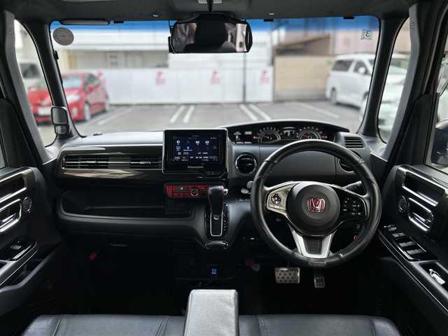 ホンダ Ｎ ＢＯＸ カスタム G L ホンダセンシング 高知県 2018(平30)年 9.8万km プレミアムホワイトパールⅡ ワンオーナー　/WORKSアルミホイール /SILK BLazeエアロ/片側パワスラ /フルセグナビ (AVIC-RZ901)/【Bluetooth CD TV 】/バックカメラ /前後ドラレコ /ETC /カーテンエアバック /衝突被害軽減システム/レーンキープアシスト/レザー調シートカバー/ドアバイザー