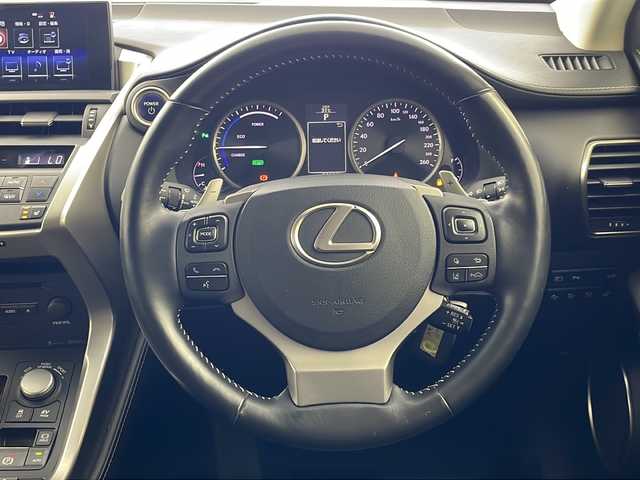 レクサス ＮＸ 300h Iパッケージ 岐阜県 2016(平28)年 5.4万km ソニッククォーツ レーダークルーズコントロール（追従あり）/パドルシフト/ステアリングリモコン/ステアリングヒーター/シートヒーター/衝突軽減ブレーキ/横滑り防止装置/オートライト/オートハイビーム/コーナーセンサー/レーンキープアシスト/純正フロアマット/純正アルミホイール/パワーシート/シートメモリ/プッシュスタート/スマートキー/スペアキー（1本）/電格ミラー/ETC