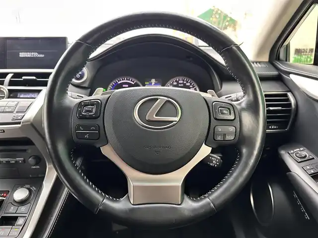 レクサス ＮＸ 300h Iパッケージ 宮城県 2016(平28)年 5.4万km ソニッククォーツ プリクラッシュセーフティシステムセット/・ミリ波レーダー式プリクラッシュセーフティ/・レーダークルーズコントロール/レーンディパーチャーアラート/・ステアリング制御付レーンディパーチャーアラート/・オートマチックハイビーム/クリアランスソナー＋バックソナー/パワーバックドア/＝＝＝/純正ナビナビSDカード無/・CD/DVD/・Bluetooth/・フルセグTV/サイドカメラ/バックカメラ/ビルトインETC/ドライブレコーダー/L_tex（合皮）シート/シートヒーター/ステアリングヒーター/パワーシート（運転席メモリー機能付）/革巻きステアリング/ステアリングスイッチ/パドルシフト/電動パーキングブレーキ/ブレーキホールド/角型3眼LEDヘッドランプ/LEDデイライト/フォグランプ/オートライト/スマートキー＆プッシュスタート/スペアキー1本/電動格納ミラー/純正18インチAW/純正フロアマット/トノカバー/W/サイド/カーテンエアバッグ/取扱説明書