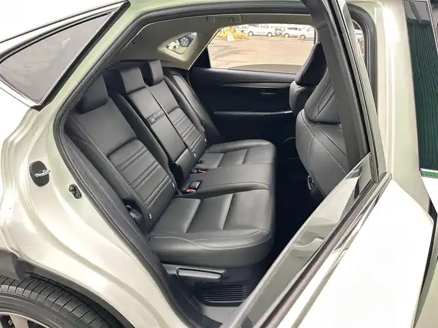 レクサス ＮＸ 300h Iパッケージ 宮城県 2016(平28)年 5.4万km ソニッククォーツ プリクラッシュセーフティシステムセット/・ミリ波レーダー式プリクラッシュセーフティ/・レーダークルーズコントロール/レーンディパーチャーアラート/・ステアリング制御付レーンディパーチャーアラート/・オートマチックハイビーム/クリアランスソナー＋バックソナー/パワーバックドア/＝＝＝/純正ナビナビSDカード無/・CD/DVD/・Bluetooth/・フルセグTV/サイドカメラ/バックカメラ/ビルトインETC/ドライブレコーダー/L_tex（合皮）シート/シートヒーター/ステアリングヒーター/パワーシート（運転席メモリー機能付）/革巻きステアリング/ステアリングスイッチ/パドルシフト/電動パーキングブレーキ/ブレーキホールド/角型3眼LEDヘッドランプ/LEDデイライト/フォグランプ/オートライト/スマートキー＆プッシュスタート/スペアキー1本/電動格納ミラー/純正18インチAW/純正フロアマット/トノカバー/W/サイド/カーテンエアバッグ/取扱説明書