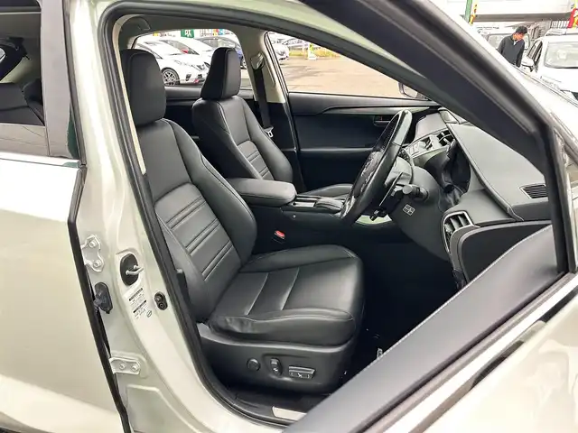 レクサス ＮＸ 300h Iパッケージ 宮城県 2016(平28)年 5.4万km ソニッククォーツ プリクラッシュセーフティシステムセット/・ミリ波レーダー式プリクラッシュセーフティ/・レーダークルーズコントロール/レーンディパーチャーアラート/・ステアリング制御付レーンディパーチャーアラート/・オートマチックハイビーム/クリアランスソナー＋バックソナー/パワーバックドア/＝＝＝/純正ナビナビSDカード無/・CD/DVD/・Bluetooth/・フルセグTV/サイドカメラ/バックカメラ/ビルトインETC/ドライブレコーダー/L_tex（合皮）シート/シートヒーター/ステアリングヒーター/パワーシート（運転席メモリー機能付）/革巻きステアリング/ステアリングスイッチ/パドルシフト/電動パーキングブレーキ/ブレーキホールド/角型3眼LEDヘッドランプ/LEDデイライト/フォグランプ/オートライト/スマートキー＆プッシュスタート/スペアキー1本/電動格納ミラー/純正18インチAW/純正フロアマット/トノカバー/W/サイド/カーテンエアバッグ/取扱説明書
