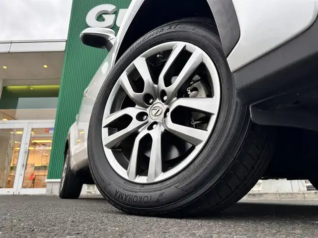 レクサス ＮＸ 300h Iパッケージ 宮城県 2016(平28)年 5.4万km ソニッククォーツ プリクラッシュセーフティシステムセット/・ミリ波レーダー式プリクラッシュセーフティ/・レーダークルーズコントロール/レーンディパーチャーアラート/・ステアリング制御付レーンディパーチャーアラート/・オートマチックハイビーム/クリアランスソナー＋バックソナー/パワーバックドア/＝＝＝/純正ナビナビSDカード無/・CD/DVD/・Bluetooth/・フルセグTV/サイドカメラ/バックカメラ/ビルトインETC/ドライブレコーダー/L_tex（合皮）シート/シートヒーター/ステアリングヒーター/パワーシート（運転席メモリー機能付）/革巻きステアリング/ステアリングスイッチ/パドルシフト/電動パーキングブレーキ/ブレーキホールド/角型3眼LEDヘッドランプ/LEDデイライト/フォグランプ/オートライト/スマートキー＆プッシュスタート/スペアキー1本/電動格納ミラー/純正18インチAW/純正フロアマット/トノカバー/W/サイド/カーテンエアバッグ/取扱説明書