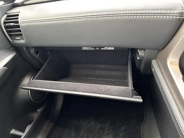 レクサス ＮＸ 300h Iパッケージ 宮城県 2016(平28)年 5.4万km ソニッククォーツ プリクラッシュセーフティシステムセット/・ミリ波レーダー式プリクラッシュセーフティ/・レーダークルーズコントロール/レーンディパーチャーアラート/・ステアリング制御付レーンディパーチャーアラート/・オートマチックハイビーム/クリアランスソナー＋バックソナー/パワーバックドア/＝＝＝/純正ナビナビSDカード無/・CD/DVD/・Bluetooth/・フルセグTV/サイドカメラ/バックカメラ/ビルトインETC/ドライブレコーダー/L_tex（合皮）シート/シートヒーター/ステアリングヒーター/パワーシート（運転席メモリー機能付）/革巻きステアリング/ステアリングスイッチ/パドルシフト/電動パーキングブレーキ/ブレーキホールド/角型3眼LEDヘッドランプ/LEDデイライト/フォグランプ/オートライト/スマートキー＆プッシュスタート/スペアキー1本/電動格納ミラー/純正18インチAW/純正フロアマット/トノカバー/W/サイド/カーテンエアバッグ/取扱説明書