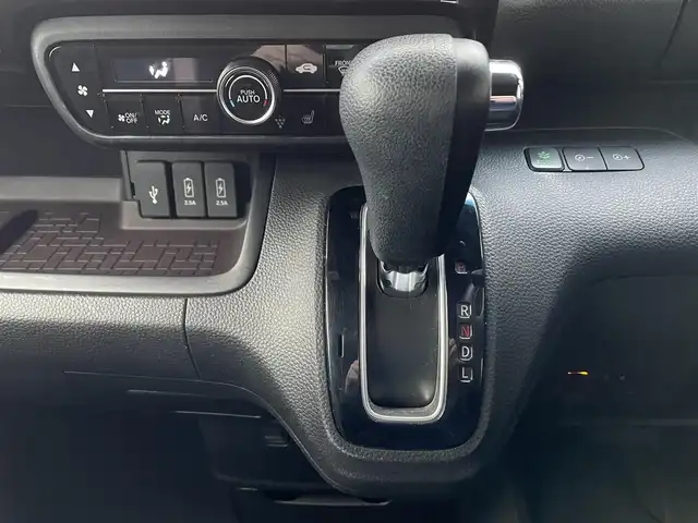 ホンダ Ｎ ＢＯＸ カスタム G L ホンダセンシング 道央・札幌 2018(平30)年 12.3万km プラチナホワイトパール (株)IDOMが運営する【じしゃロン札幌店】の自社ローン専用車両になりますこちらは現金またはオートローンご利用価格です。自社ローンご希望の方は別途その旨お申し付けください。/プッシュスタート/純正ナビ・TV/バックカメラ/パワースライドドア/ETC