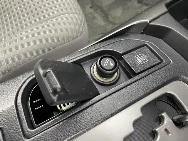 トヨタ ハイラックス サーフ SSR－X LTD 富山県 2009(平21)年 14.2万km ブラック ４WD/社外ＨＤＤナビ（ＣＮ－ＨＷ８００Ｄ）（ＣＤ　ＤＶＤ　ＭＳＶ）/フルセグTV　/ＥＴＣ　/ステップ　/キーレス　/オートライト　/バックドアはイージークローザー　/純正マット・バイザー　/保証書、取扱説明書