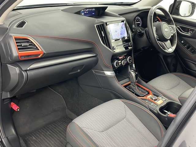 スバル フォレスター X－ブレイク 道央・札幌 2020(令2)年 3.6万km グレー ・4WD/・DIATONEナビ/　CD/BT/USB/SD/・フルセグTV/・バックカメラ/・サイドカメラ/・ドライブレコーダー/・X-MODE/・アイサイトVer3/  プリクラッシュブレーキ/　AT誤発進抑制　前後/　後退時ブレーキアシスト/　全車速追従クルーズコントロール/　アクティブレーンキープ/　先行車発進お知らせ/　車線逸脱警報/　ふらつき警報/・ハーフレザーシート/・前席パワーシート/・全席シートヒーター/・革巻ステアリング/・ステアリングリモコン/・ステアリングヒーター/・ブラインドスポットモニター/・ETC/・アイドリングストップ/・オートライト/・LEDヘッドライト/・フォグランプ/・リアフォグランプ/・純正ラバーマット/・スマートキー/・17インチ純正アルミホイール/・取扱説明書/・保証書