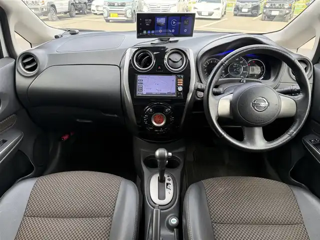 日産 ノート メダリスト エマージェンシーB 東京都 2014(平26)年 7.5万km ブリリアントホワイトパール 純正ナビ（MP313D-W）/・ＴＶ/AM/FM/Bluetooth/AUX/CD/DVD/SD）/ポータブルディスプレイオーディオ/バックカメラ/ドライブレコーダー/ETC/スマートキー/プッシュスタート/オートライト/革巻きステアリング/アイドリングストップ/車線逸脱警報/プリクラッシュセーフティ/リアプライバシーガラス/ドアバイザ―/純正フロアマット/横滑り防止装置/オートエアコン